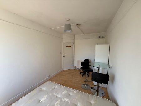 Room in a Shared Flat, Kenton Lane, HA3 - Photo 3
