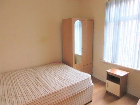 Student House, 30 Cairo Street, Queens Quarter, Belfast, BT7 1RE - Photo 5