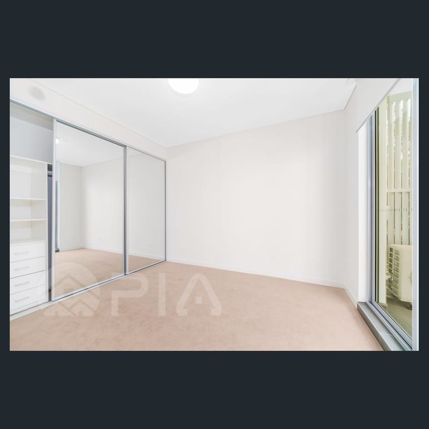 Modern 2 bedroom apartment close to amenities for lease - Photo 1