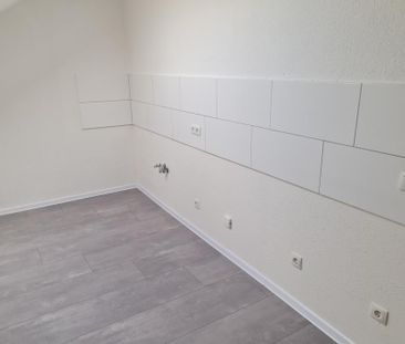 Renovierte 3-Zimmer-Wohnung im Dachgeschoss zu vermieten! 1 Nettoka... - Foto 1