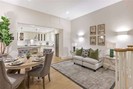 An immaculately presented three bedroom house in arguably the most desirable mews in Knightsbridge, close to the many attractions of Walton Street and off street parking. - Photo 2