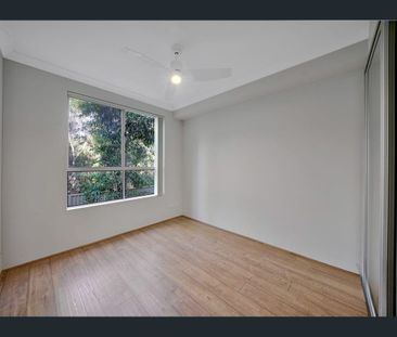 Modern unit in a great location! - Photo 3