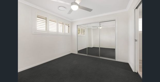 Modern two bedroom townhouse - Photo 1