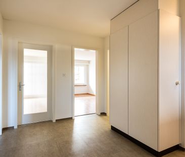 HELLE 3,5-ZIMMERWOHNUNG HOCH ÜBER SPREITENBACH - Photo 2