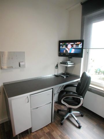 FLATmix.de / Helles, komplett möbliertes Zimmer in PB-Mitte - Photo 2