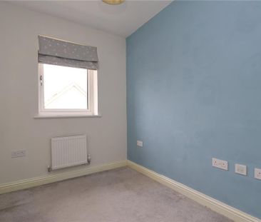 3 bedroom end of terrace house to rent - Photo 2