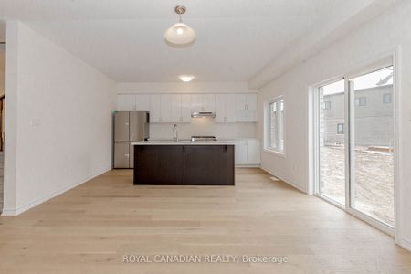 Detached Home For Lease | X7382840 - Photo 5