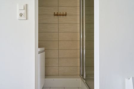 LEONE LALIRE B3 Roommate 3 Bedrooms at Reims - Photo 4