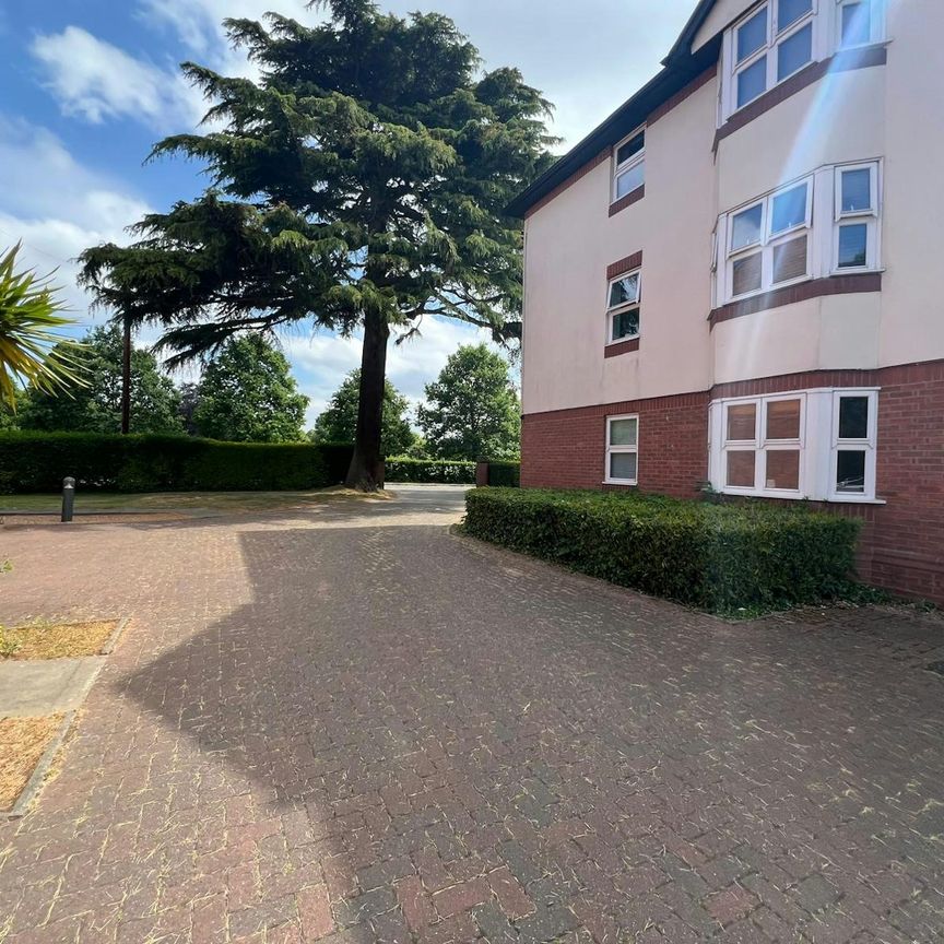 Flat to rent on - Photo 1