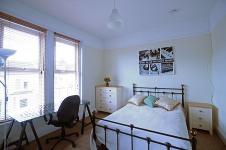 4 Bed Semi-Detached House, Clausentum Road, SO14 - Photo 3