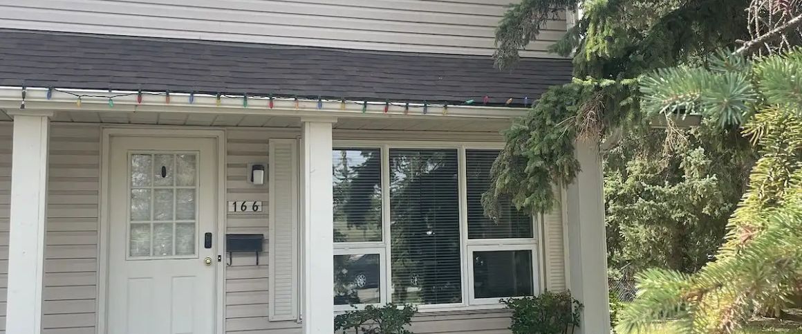 Corner townhome in quiet neighborhood — 3 Bedrooms Townhouse - Photo 1