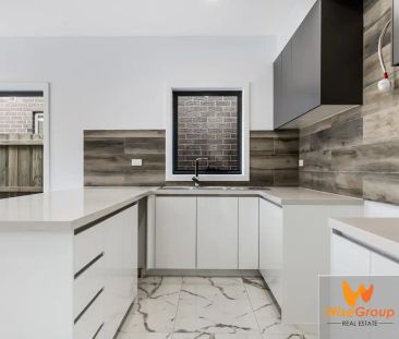 “LUXURY HOME!” - Photo 4