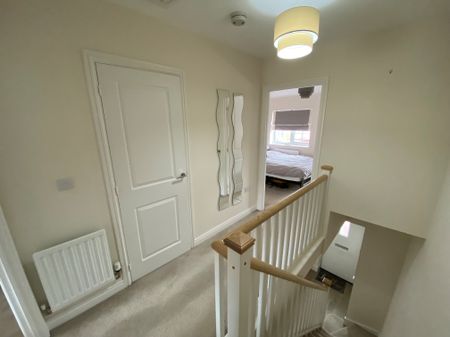 Bletchley Way, Leeds, Horsforth - Photo 2
