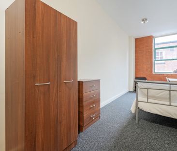 4 Bed Flat, Bells Square, S1 - Photo 5