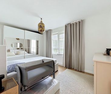 Appartement met twee slaapkamers in Jette - Photo 3