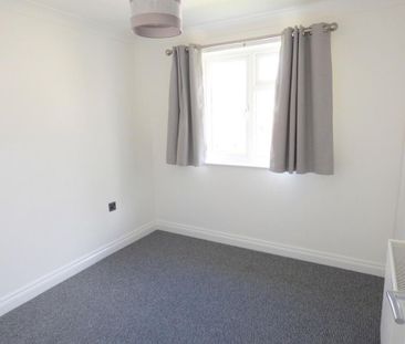 2 bedroom end of terrace house to rent - Photo 2