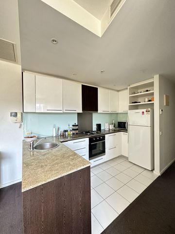 Spacious North Facing Apartment in Ideal Location. - Photo 4