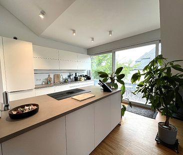Bonn-Bad Godesberg: Seniorengerechte 4 Zimmer-Wohnung mit Balkon, Fußbodenheizung und Aufzug! - Photo 2