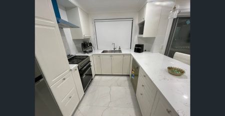 Modern Two Bedroom House - Photo 2