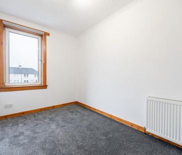 3 bedroom flat to rent - Photo 3