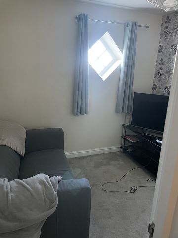 6 Bed Semi-Detached House, Sharples Close, BS16 - Photo 2