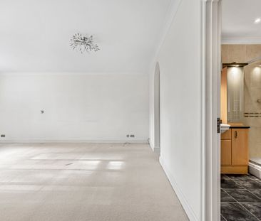 Coombe Lane West, Kingston Upon Thames, Surrey, KT2 - Photo 2