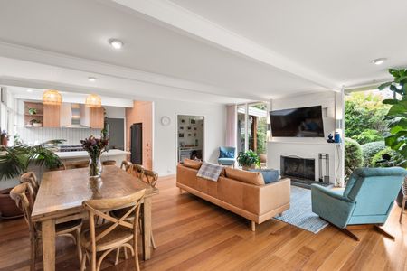 **APPLICATION APPROVED**RENOVATED BEAUMARIS BEAUTY WITH NORTHERN EXPOSURE IDEAL FAMILIES - Photo 4