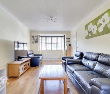 4 bedroom detached house to rent - Photo 2