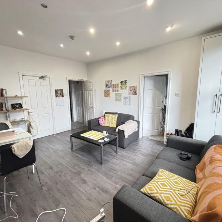 68 Flat 2 Victoria Road, Leeds, LS6 1DL - Photo 1