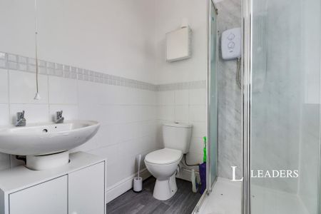 6 bedroom semi-detached house to rent - Photo 5