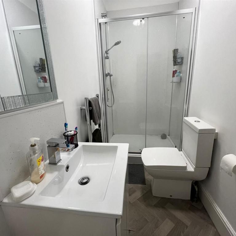 4 bedroom terraced house to rent - Photo 1