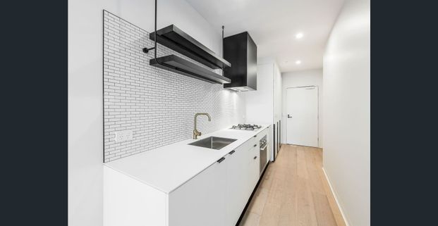 Spacious and well designed open plan living - Photo 1