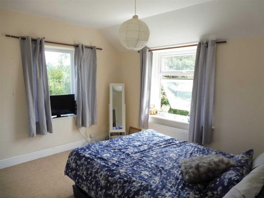 Cove, Tiverton - Photo 1