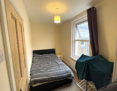 4 bedroom terraced house to rent - Photo 3