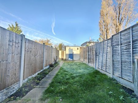 2 bedroom flat to rent - Photo 5