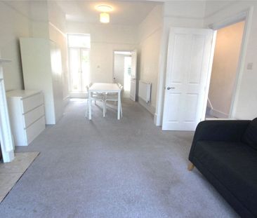 Double Room in a shared house - Catford, SE6 - Photo 2