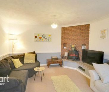 4 bedroom end of terrace house to rent - Photo 3