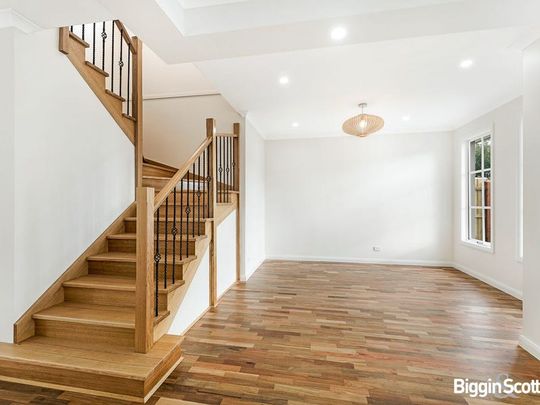 EXECUTIVE LIVING! - Photo 1