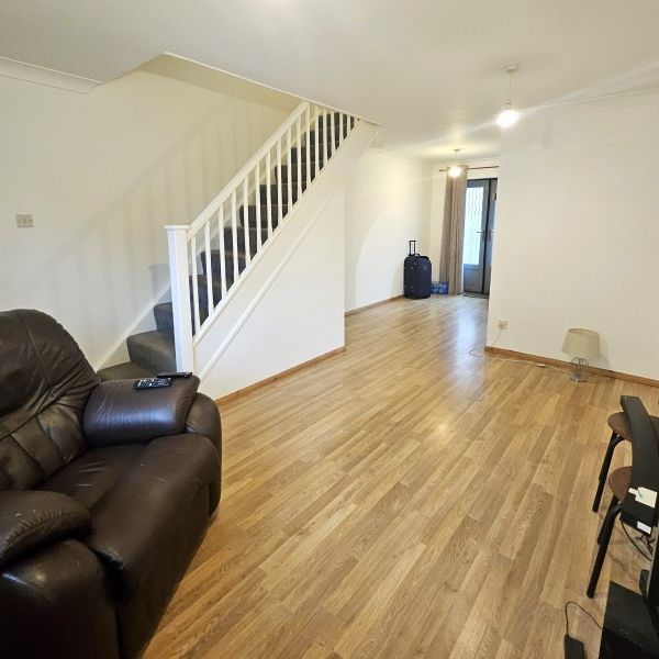 4 Steeple Gardens, Addlestone - 2 bedrooms Property for lettings - Seymours - Photo 1