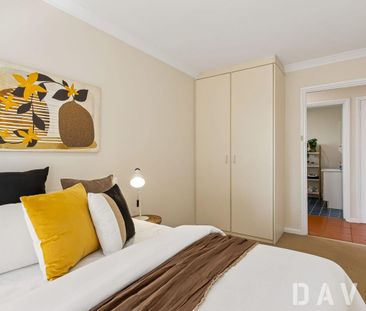 STREET FRONT VILLA - FRONT & REAR COURTYARDS - Photo 6