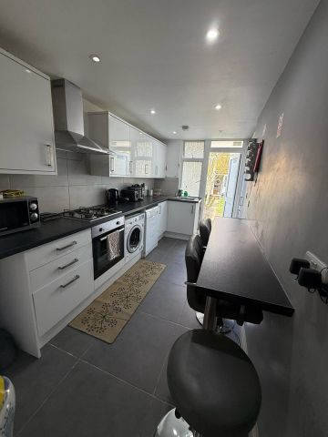 Room in a Shared Flat, Whitmore Gardens, NW10 - Photo 5