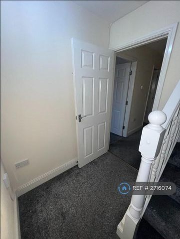 3 bedroom terraced house to rent - Photo 3