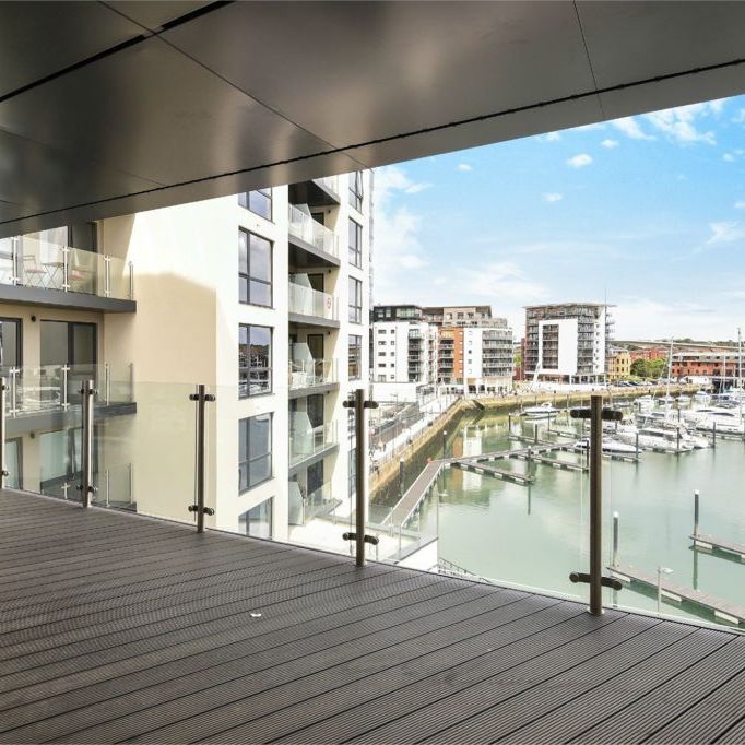 2 Bedroom - Maritime Walk, Ocean Village - Photo 1