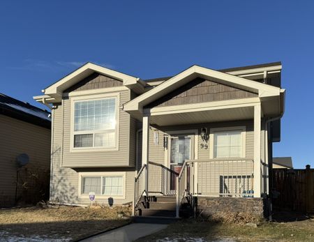 MODERN 4 BEDROOM FULL HOUSE IN BLACKFALDS! - Photo 4