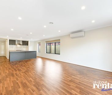 Spacious 3-Bedroom + Study Home in a Quiet Officer Street - Photo 6