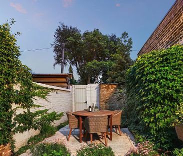 Charming Newtown Home with Private Courtyard - Photo 3