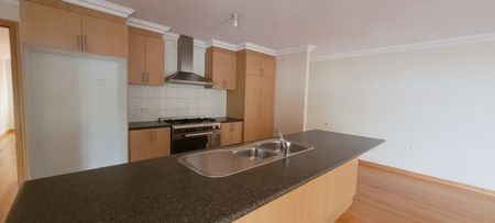 Spacious Family Home in Premium Lynbrook Location - Photo 2