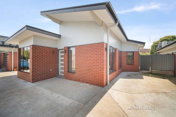 2/11 Walton Street, Wendouree - Photo 1