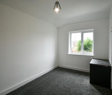3 bedroom semi-detached house to rent - Photo 6