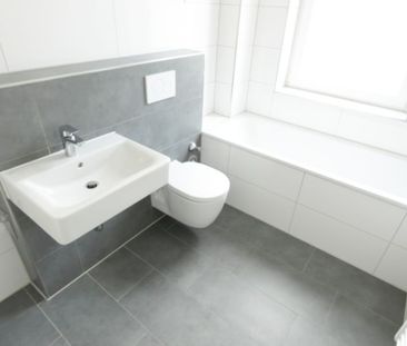 *** Altbaufans aufgepasst! Modernisierte 2-Zi-Altbauwohnung mit her... - Photo 3